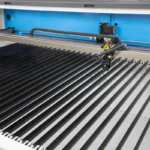 Stół nożowy plotera CO2 o wymiarach 130x90 cm