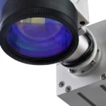 Zbliżenie na soczewkę znakowarki Fiber 20W