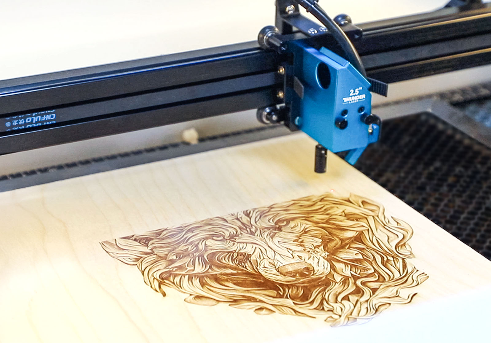 Grawerowanie sklejki ploterem laserowym co2