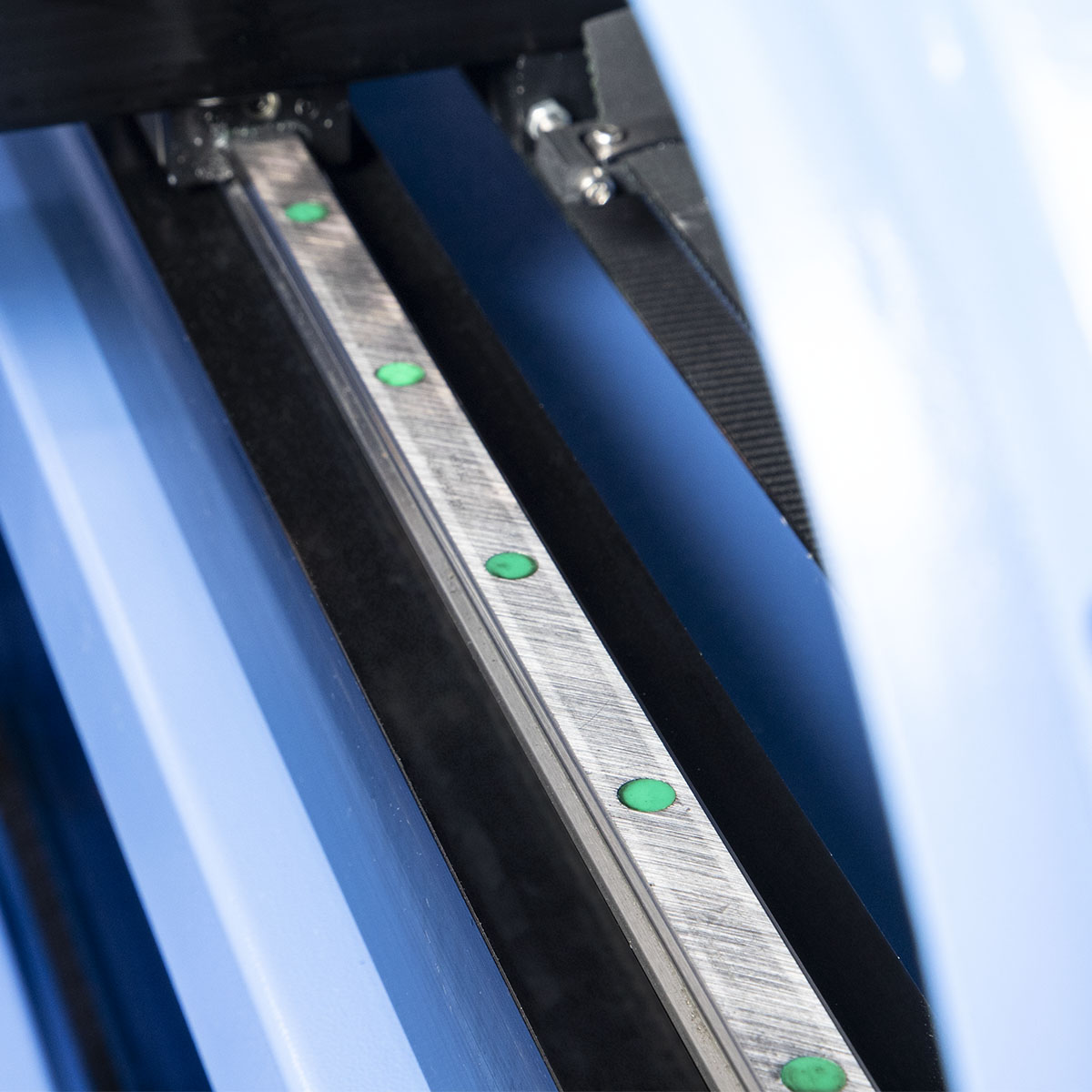 Ploter laserowy CO2 1610 zbliżenie na prowadnice