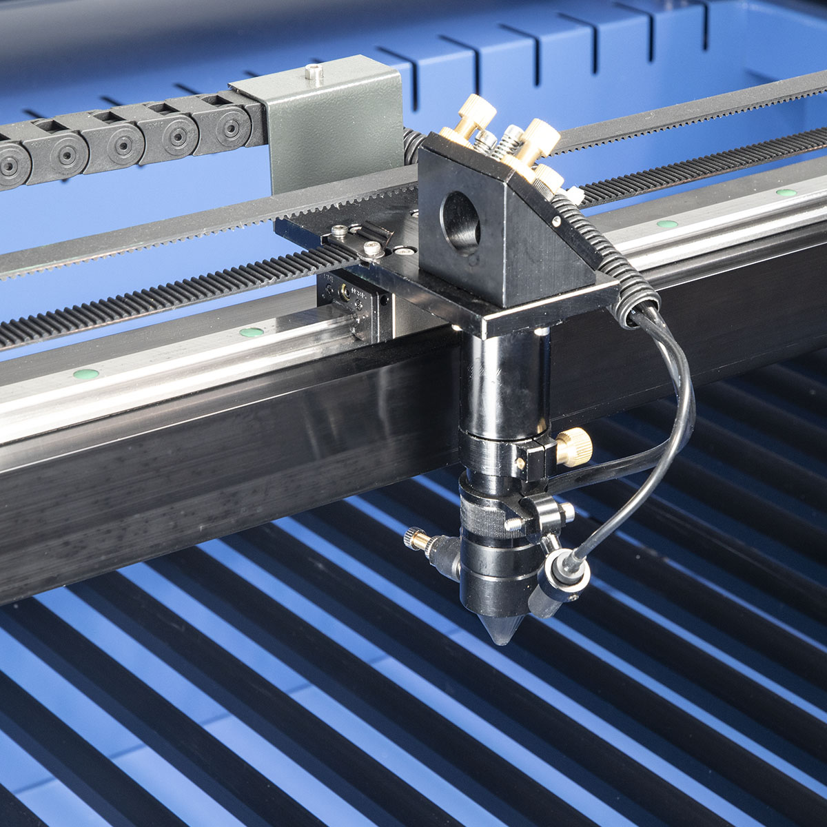 Ploter laserowy CO2 1610 zbliżenie na głowice