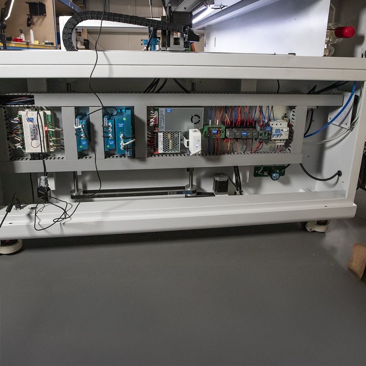 widok na komorę z elektronika plotera laserowego co2 Jowuey