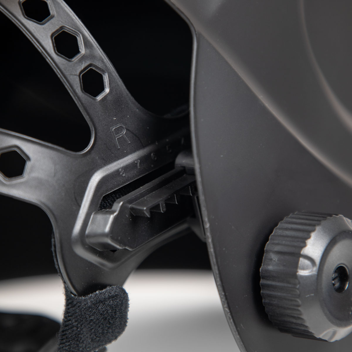 Przyłbica ochronna do spawania laserowego zbliżenie na regulacje szerokości