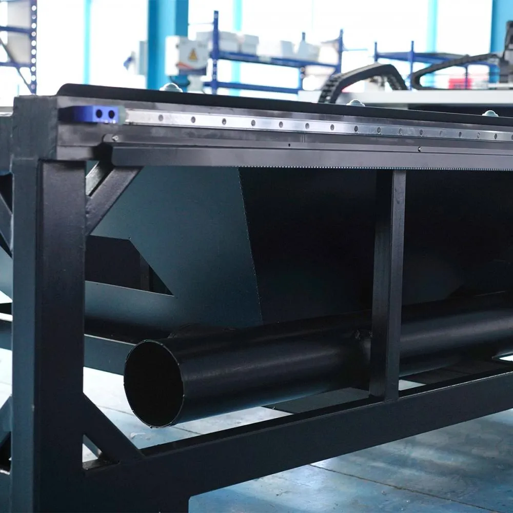 Ploter co2 jowuey widok na stalową rame konstrukcyjna z Stalowa rama konstrukcyjna plotera z prowadnicą i rynną odpadową