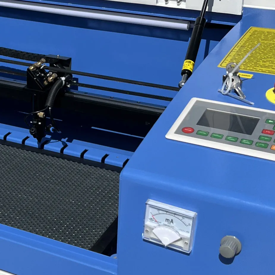 Ploter laserowy co2 6040 zblizenie na panel sterowania