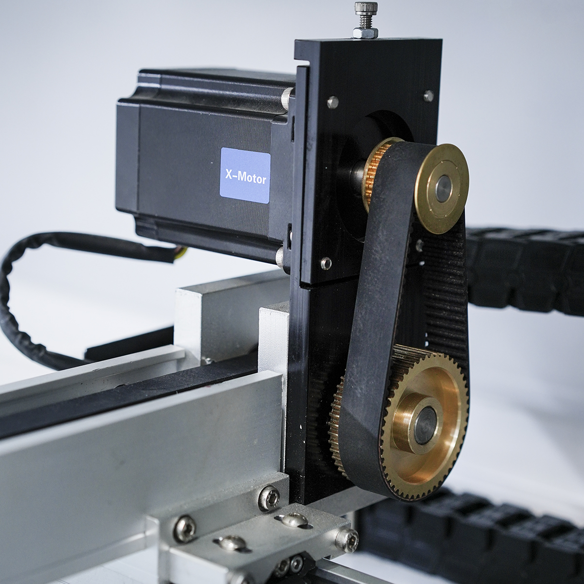 Ploter co2 9060 Jowuey zbliżenie na Silnik osi X z napędem pasowym