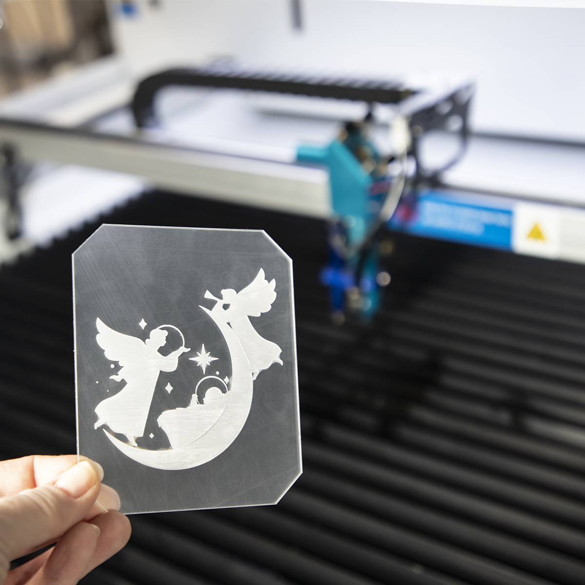 Plexi wycinana i grawerowana na ploterze co2 jowuey